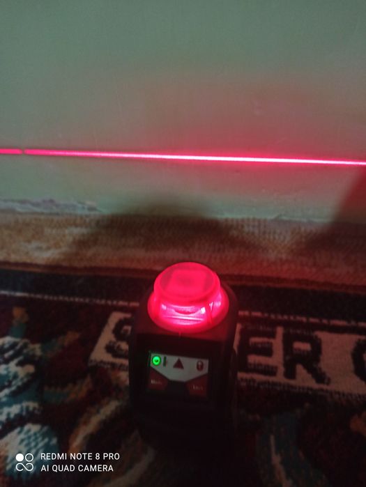 Уровень лазер сотилади