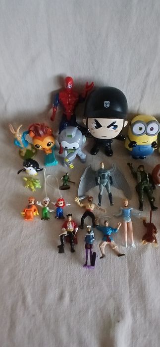 Lot figurine-100 lei