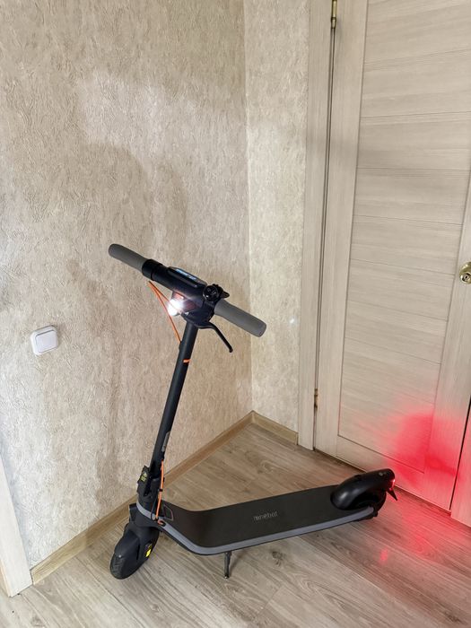 Продам электросамокат Ninebot E2 plus