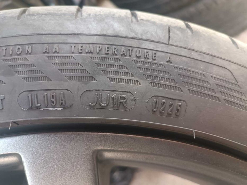 Гуми 20 цола 235/45/20 2 бр. и 255/40/20 Goodyear с джанти за Mercedes