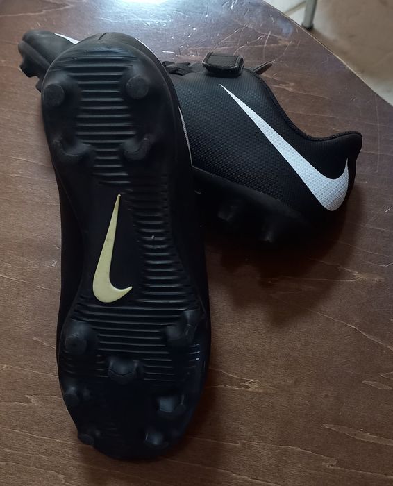 Adidasi fotbal Nike