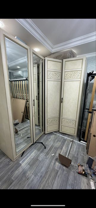 Шкаф бежевый, тройной