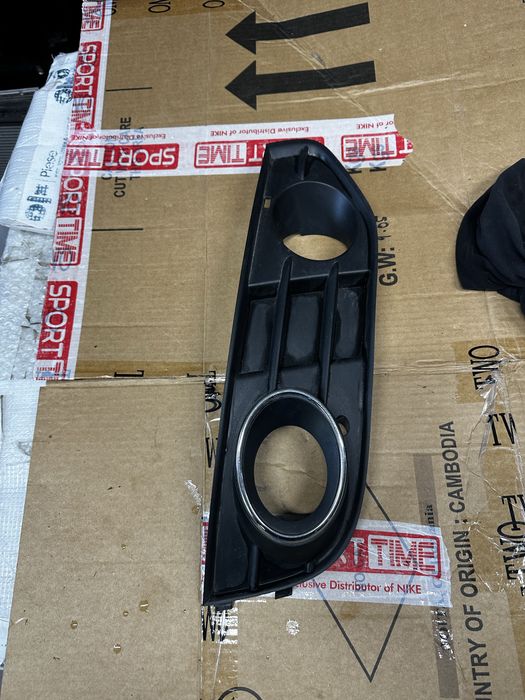 Grilă dreapta bară față audi a4.8k.cod:8K0807692.J.