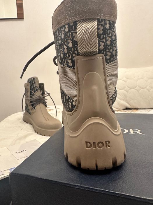 Обувки на марката Dior