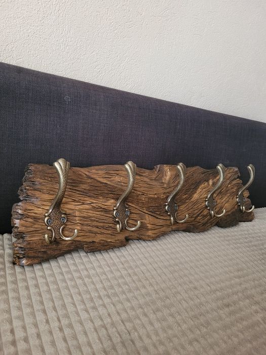 Закачалка от дърво и масивен бронз