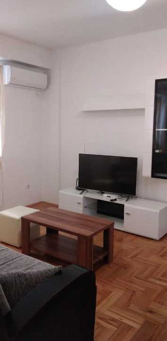 Дава се под наем Тристаен апартамент в Пловдив, Мараша - 84 кв.м за 290.7 € - Снимка #1