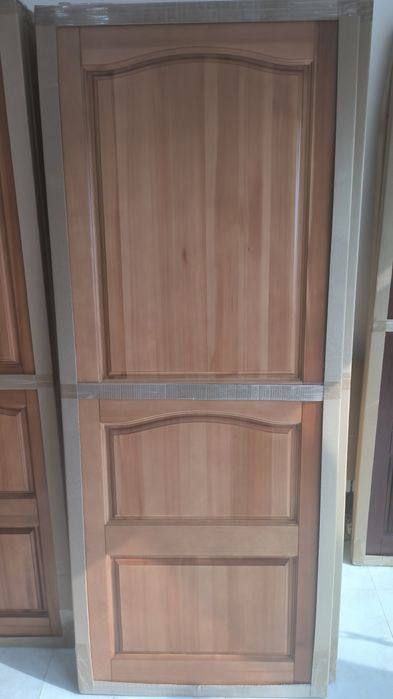 Дверь из массива дерева