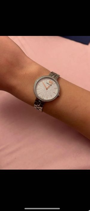 Часовник Svarowski със гаранция