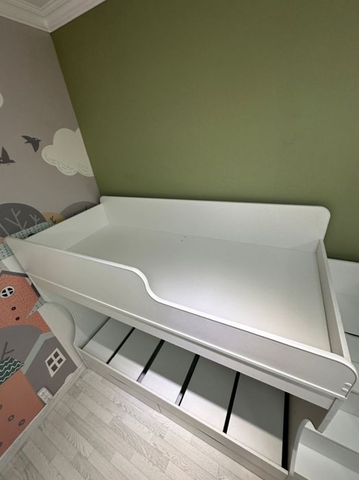 Двухъярусная кровать