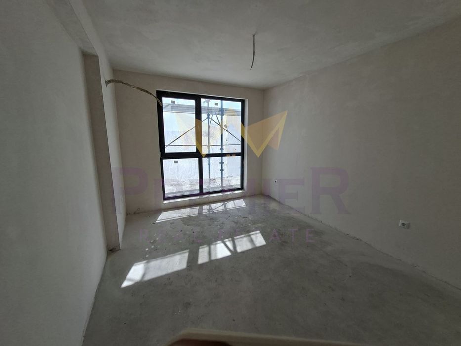 Продава се Двустаен апартамент в Варна, Колхозен пазар - 65 кв.м за 2539 €/кв.м - Снимка #1