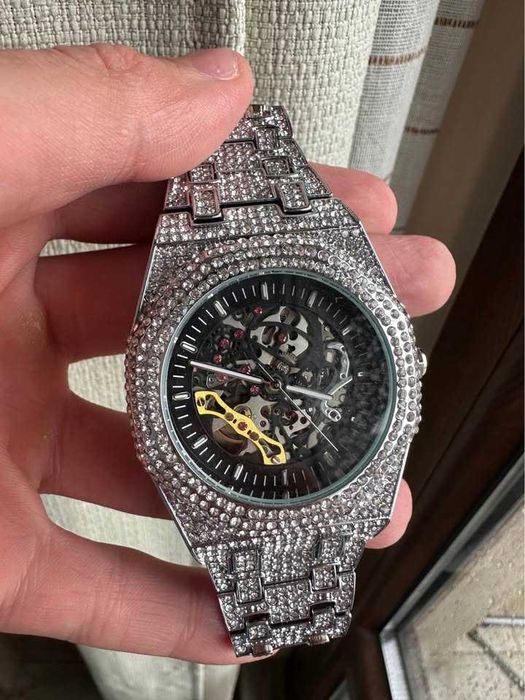 Диамантен Автоматичен Скелетон Часовник със Сертификат