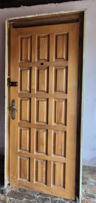 Vand usa intrare lemn masiv cu toc si vizor