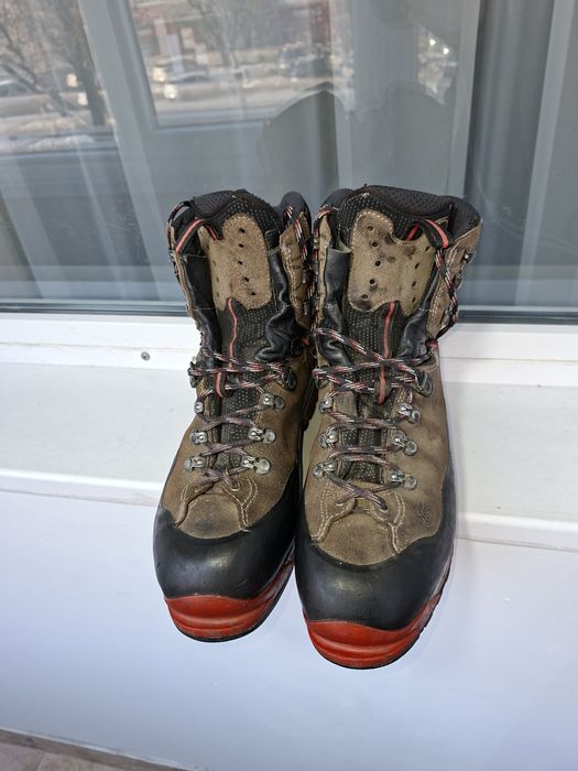 Vând bocanci Hanwag nr 45 cu Gore-tex