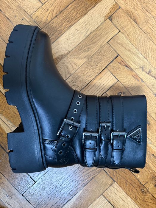 Зимни боти GUESS