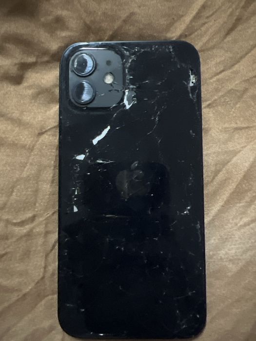 Айфон 12 64 гб. 77 емкость