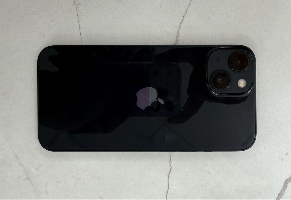 Продам Iphone 13