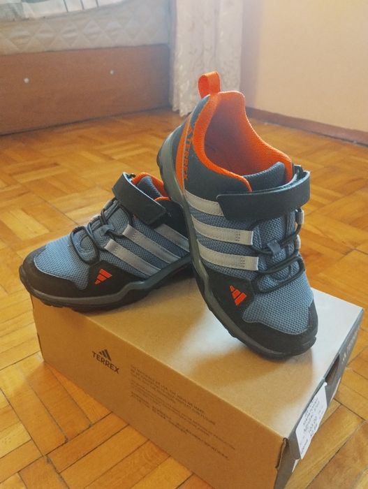 Продавам маратонки