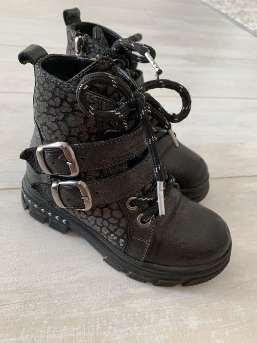 Продам ботинки