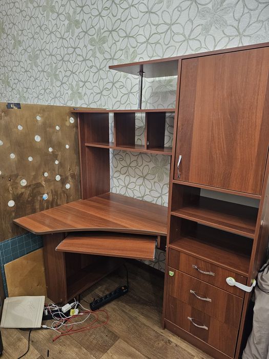 Рабочий стол с пеналом