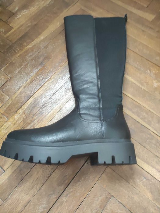 Черни кожени високи ботуши с цип,чисто нови!