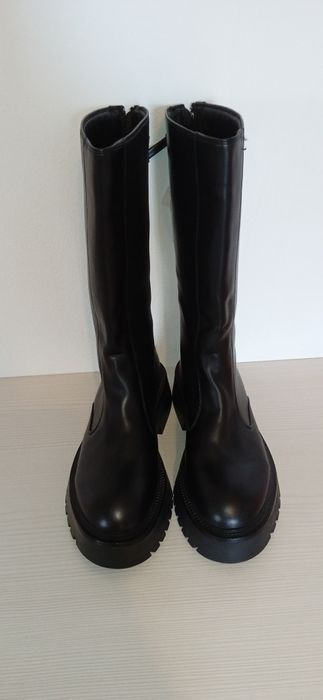 Cizme superbe ,medii ,Bershka ,noi cu eticheta ,masura 39