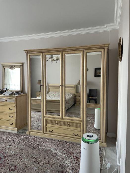 Продам кровать со спальным гарнитуром