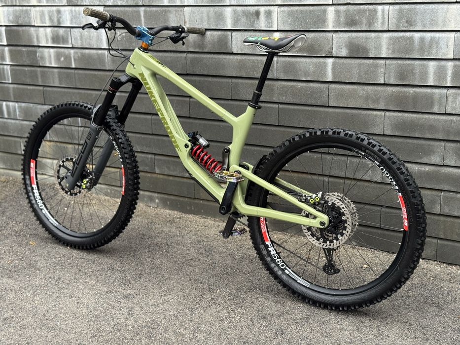 Планински карбонов велосипед NUKEPROOF GIGA 275c ( L размер)