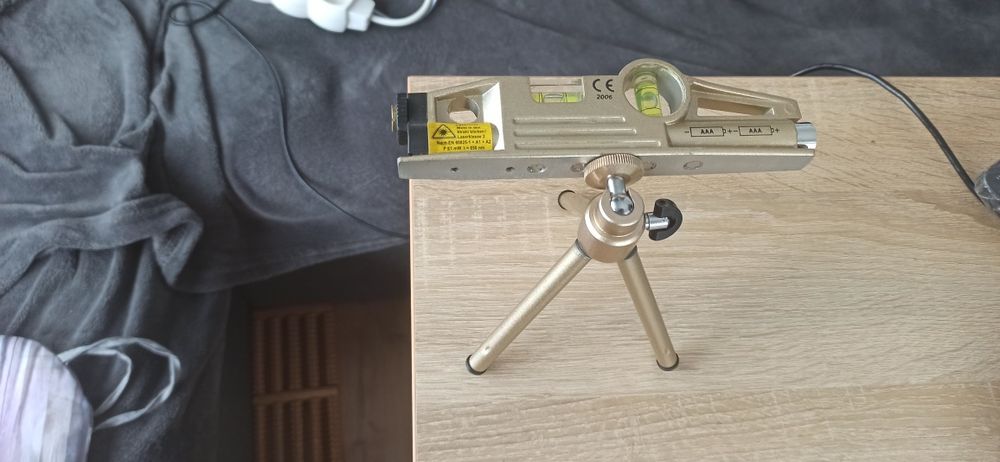 Компактен нивелир с лазер