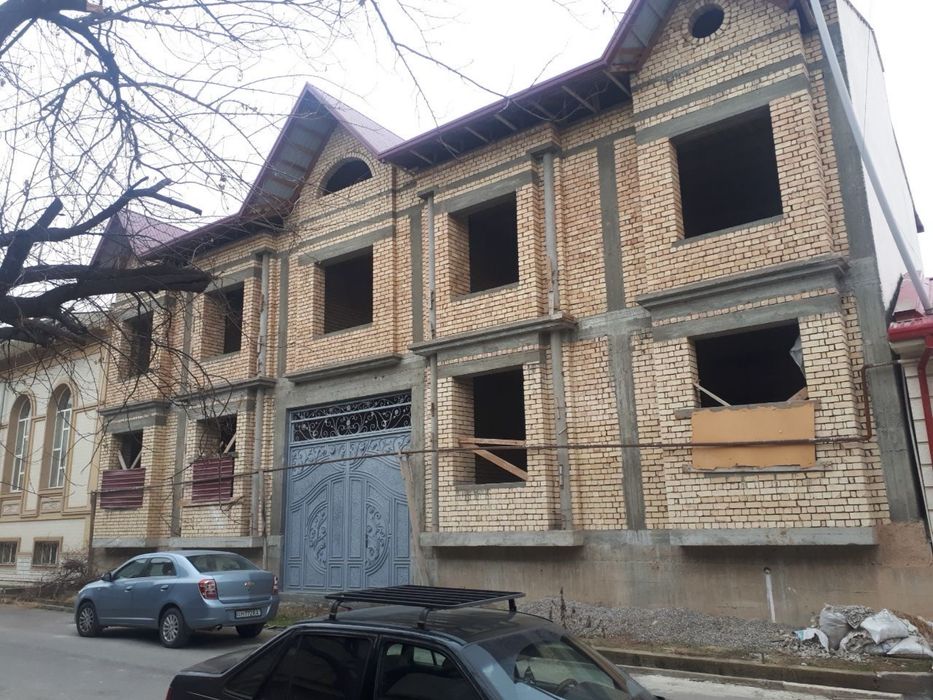 Ahunboboevda uchaska Sotiladi 8 sotik