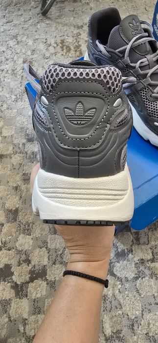 Adidas Ozmillen
Adidas Ozmillen, purtati de 2 ori, stare impecabila. M