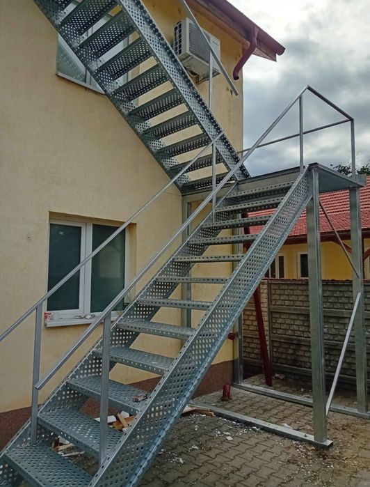 Scari zincate de exterior