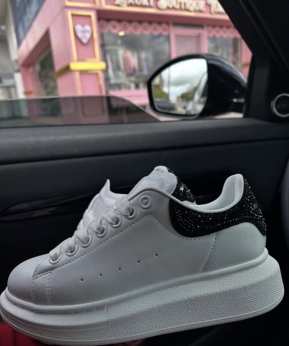 Дамски обувки с камъни