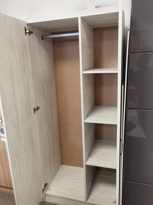 НОВИ гардероб с лост и рафтове