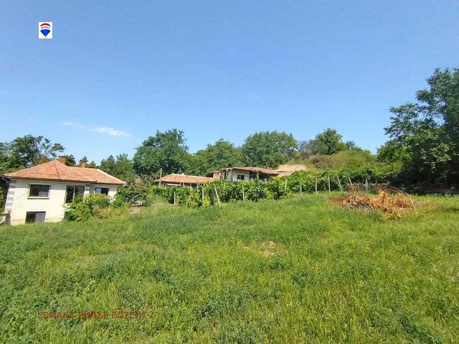 Къща на два етажа в с. Горно Абланово, обл. Русе