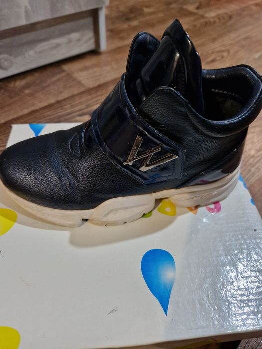 Продам детскую обувь