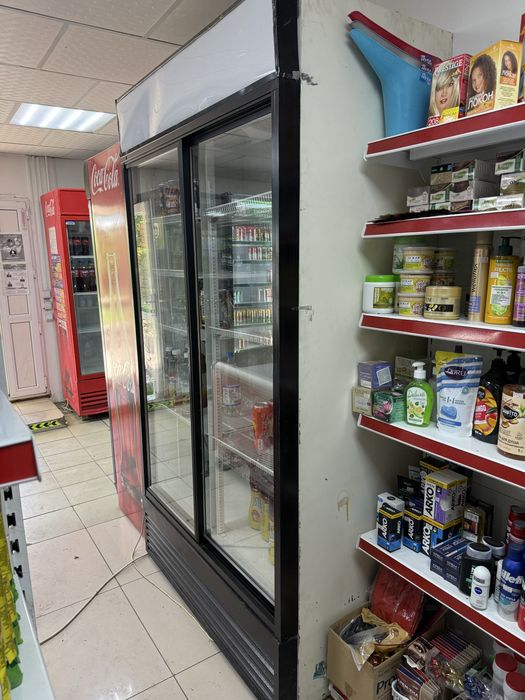 Витринный холодильник 2х дверный для магазина