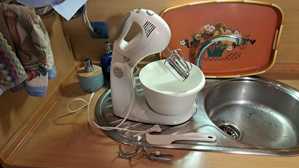 Работещи Кухненски робот Kenwood и Миксер AEG