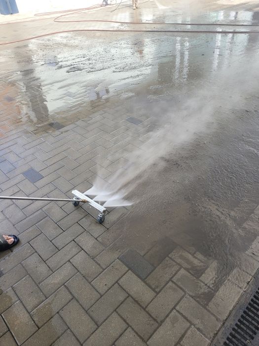 Curatare  pavaj,beton amprentat, terase,geamuri exterioare ,panouri fo