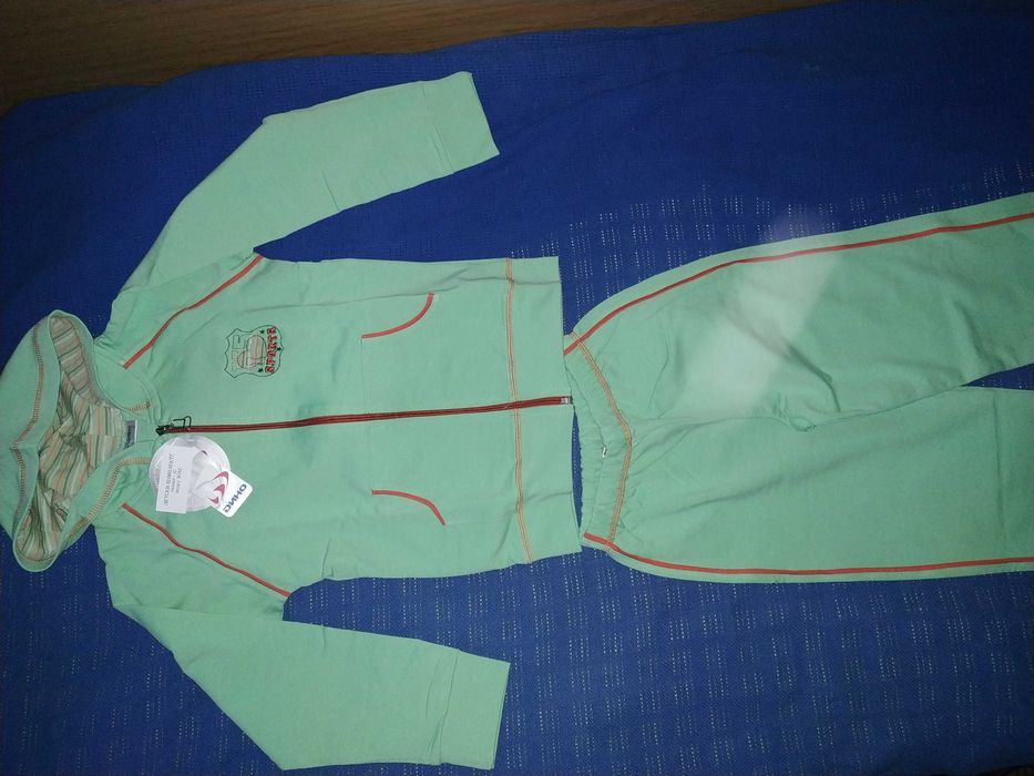 НОВ Комплект анцуг Дино