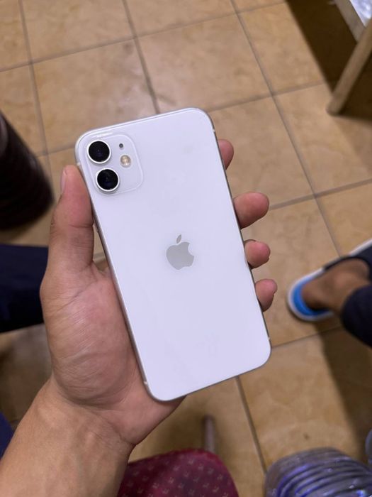 iPhone 11 white