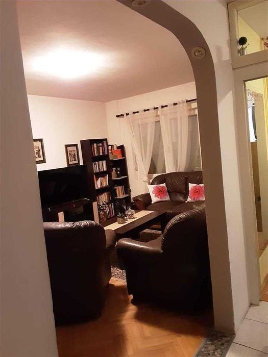 Дава се под наем Тристаен апартамент в София, Бъкстон - 89 кв.м за 637.5 € - Снимка #2