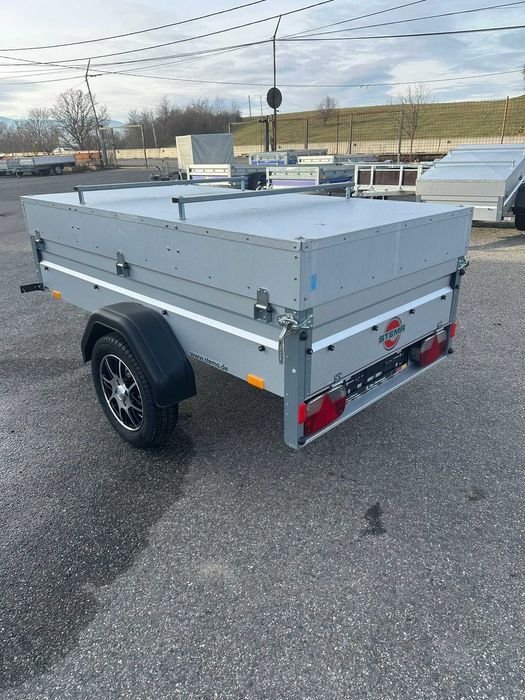 REMORCA 750KG stema cu capac si jante aluminiu