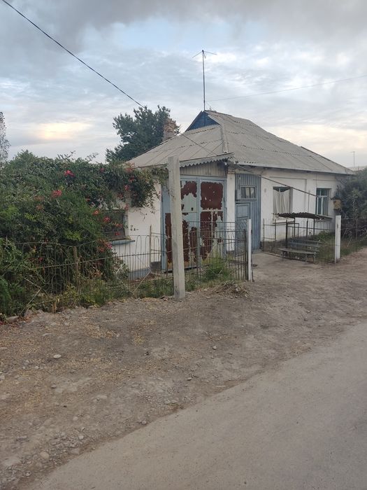 Uy sotiladi mihaylovkada yoʻlni boʻyida biznes va seh uchun zoʻr joy