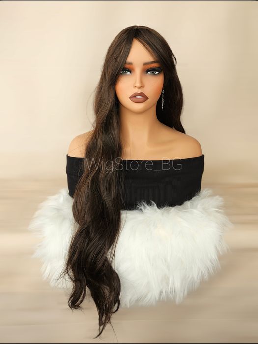 Дълга на вълни кафява перука с бретон