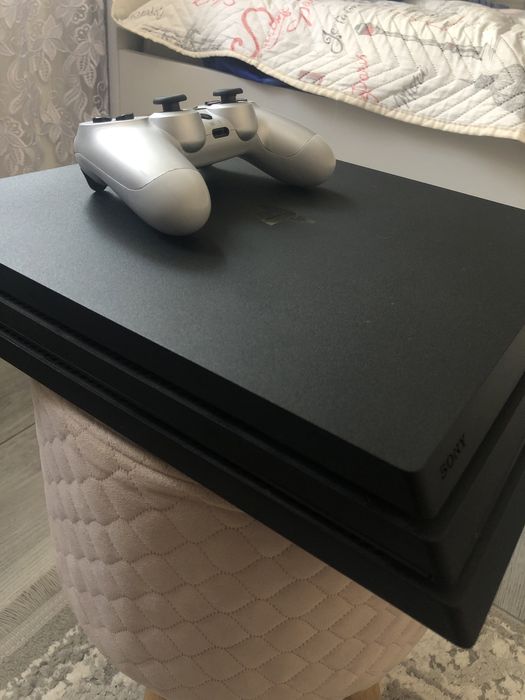 Ps4 pro 1TB + 1 controller