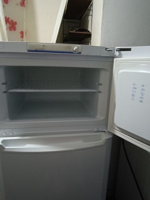 Продам двухкамерный холодильник