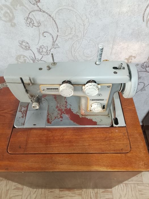 Швейная машина Подольск 142
