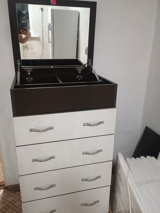 Продам комод с зеркалом