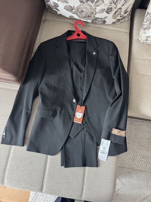 Продам костюм 52
