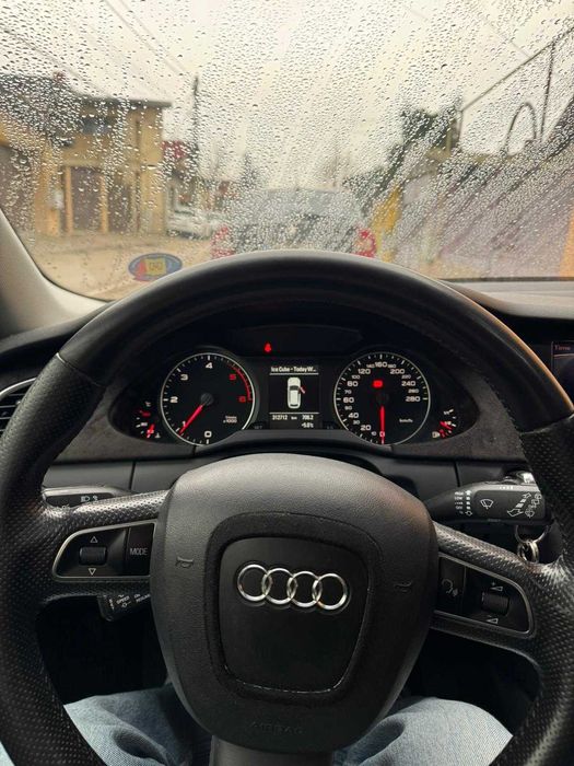 Vând Audi A4 B8, an fabricație 2011, motorizare 2.0 Tdi